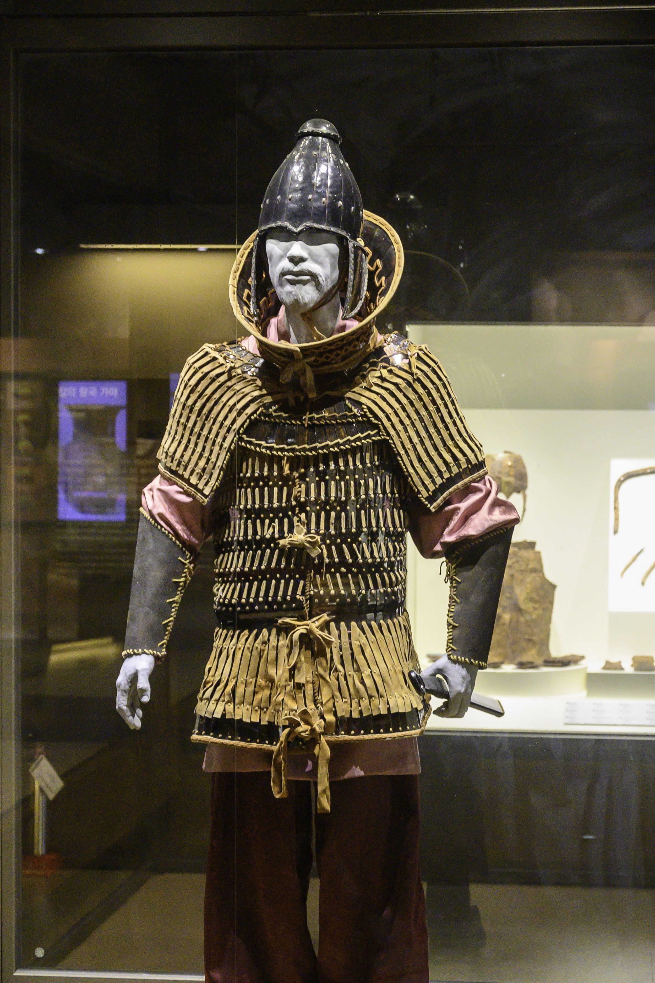 Lamellar armor