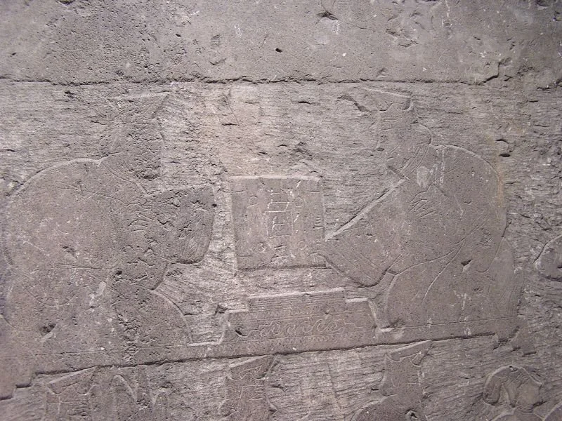 Carving of two men playing liubo