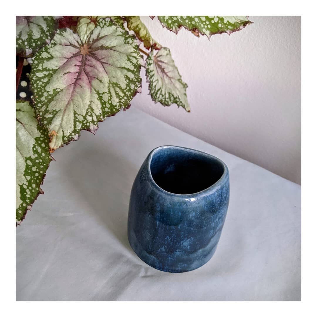 Ocean Blue 
Small vase with triangle top 🏄&zwj;♀️
.
.
.
#independentmaker #ceramics #ceramicvase #triangletop #oceanblue #handmadeceramics