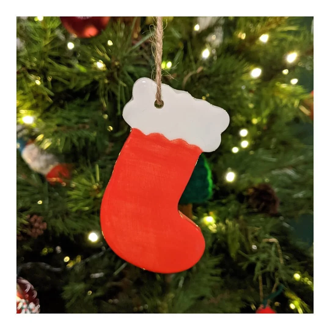 So excited to have launched my Etsy shop on Saturday! You can find all of these wee decorations, as well as some pots and paintings at rachelwoodsidestudio (link in bio). 
Those last delivery dates for Christmas are creeping closer but I will be doin