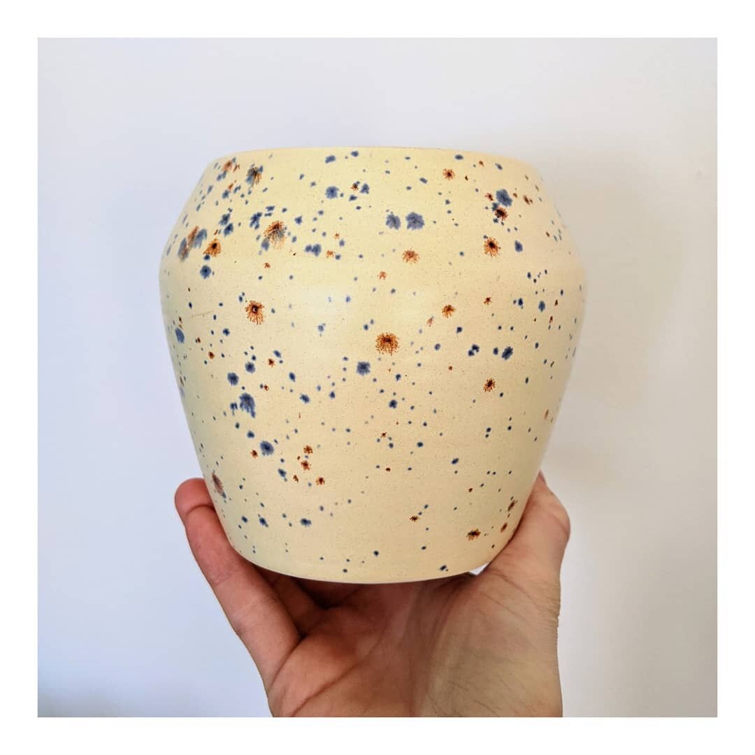 This lovely wee pot headed off to its new home  a few weeks ago 🏡
.
.
.
#ceramicvase #handmadeceramics #localmaker #speckledmattglaze #speckledglaze