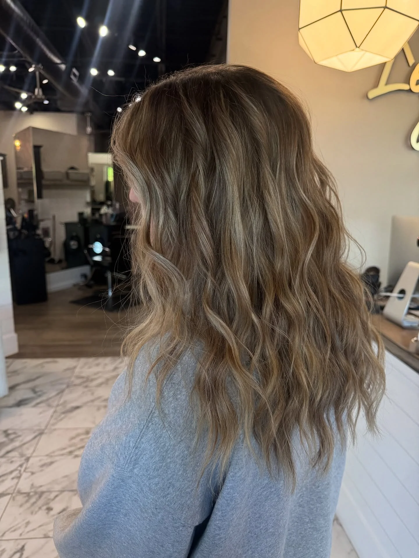 A pretty color by Lisa Jo! 🤎 @lj_doesmyhair 

Check out her page &amp; use the link in our bio to book with her! 🔗
&bull;
&bull;
&bull;
#utahhair #fallhairtrends #fallhairinspo #brunetteinspo