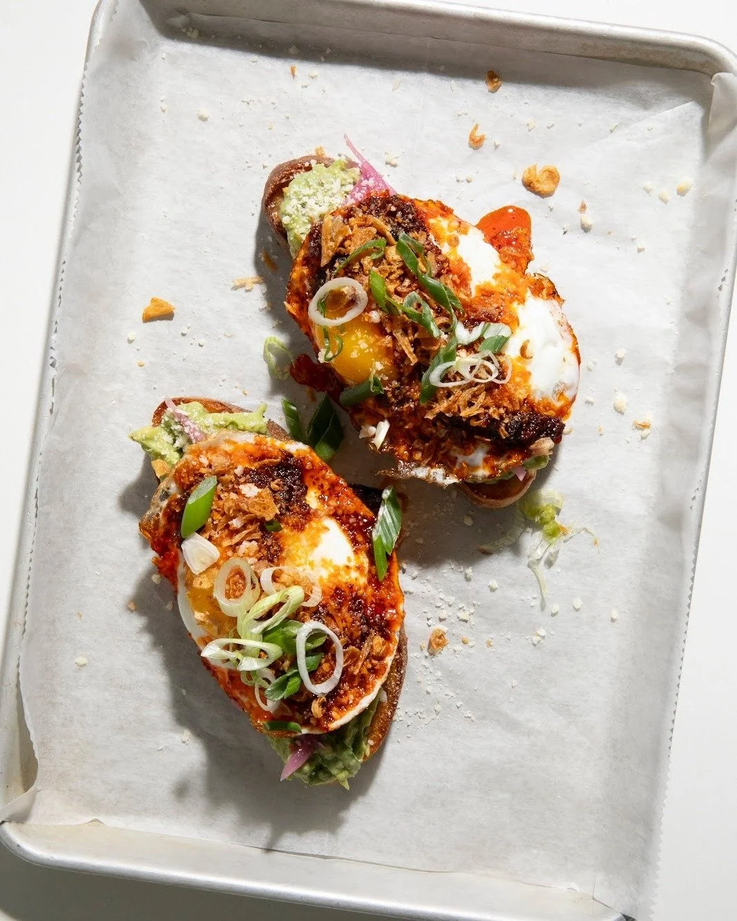 Our Avocado Toast Hits the Spot&mdash;smashed avocado, roasted sweet potato, pickled onion, chili oil, parmesan &amp; capers. Add an egg if you&rsquo;re feeling extra🔥
Served with good vibes only 😉

Lunch: Mon-Fri 11A-3P
.
.
#risbo #parisbornbrookl