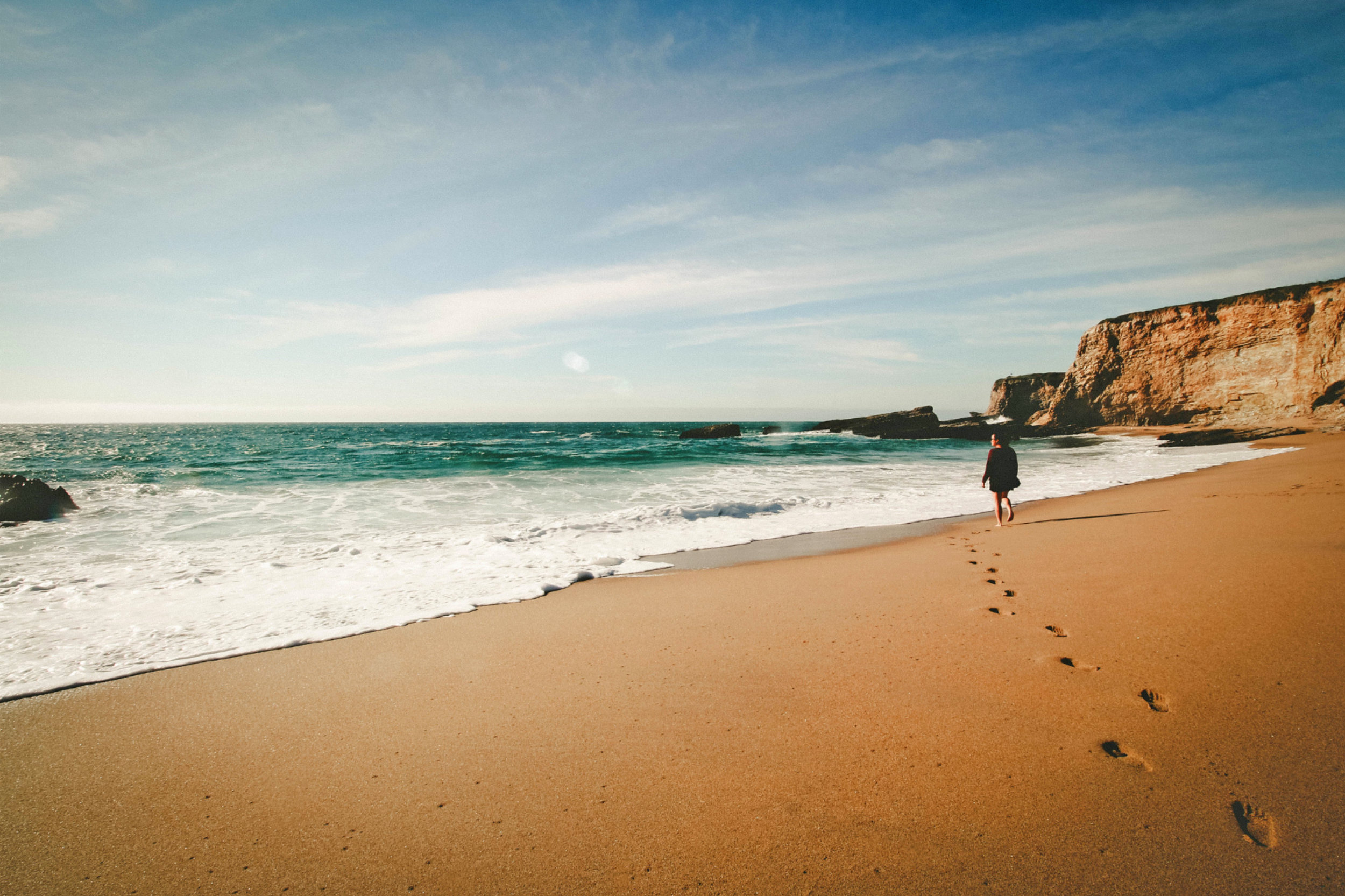 Walk_onbeach.jpg