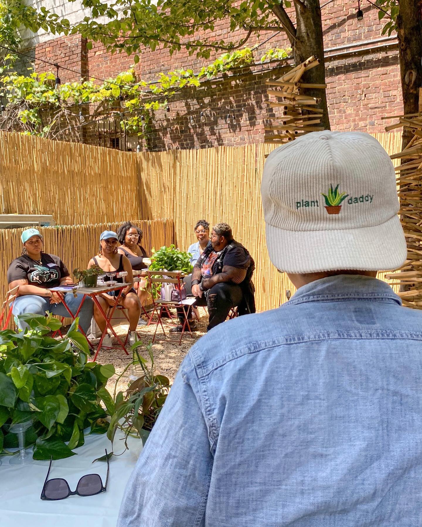 You can learn a lot on the internet, but there&rsquo;s something to be said about learning something irl, where you can touch and ask questions and share space with others 🙇🏾&zwj;♂️

The Propogation 101 Workshop w @brooklynplantclub was such a cute
