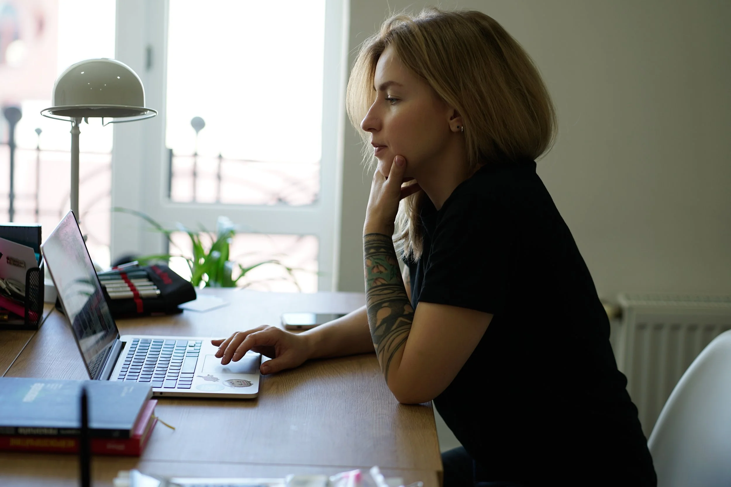 beautiful-computer-desk-2089368.jpg