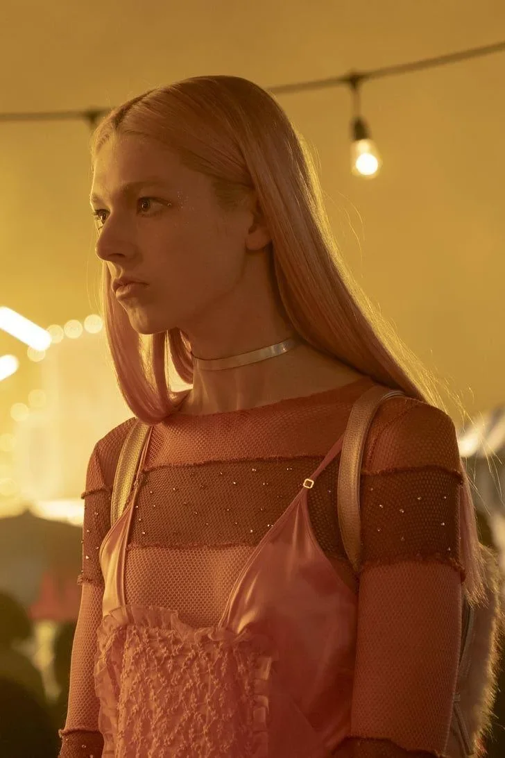 1618201899323_euphoria-jules-vaughn-outfits-choker.webp