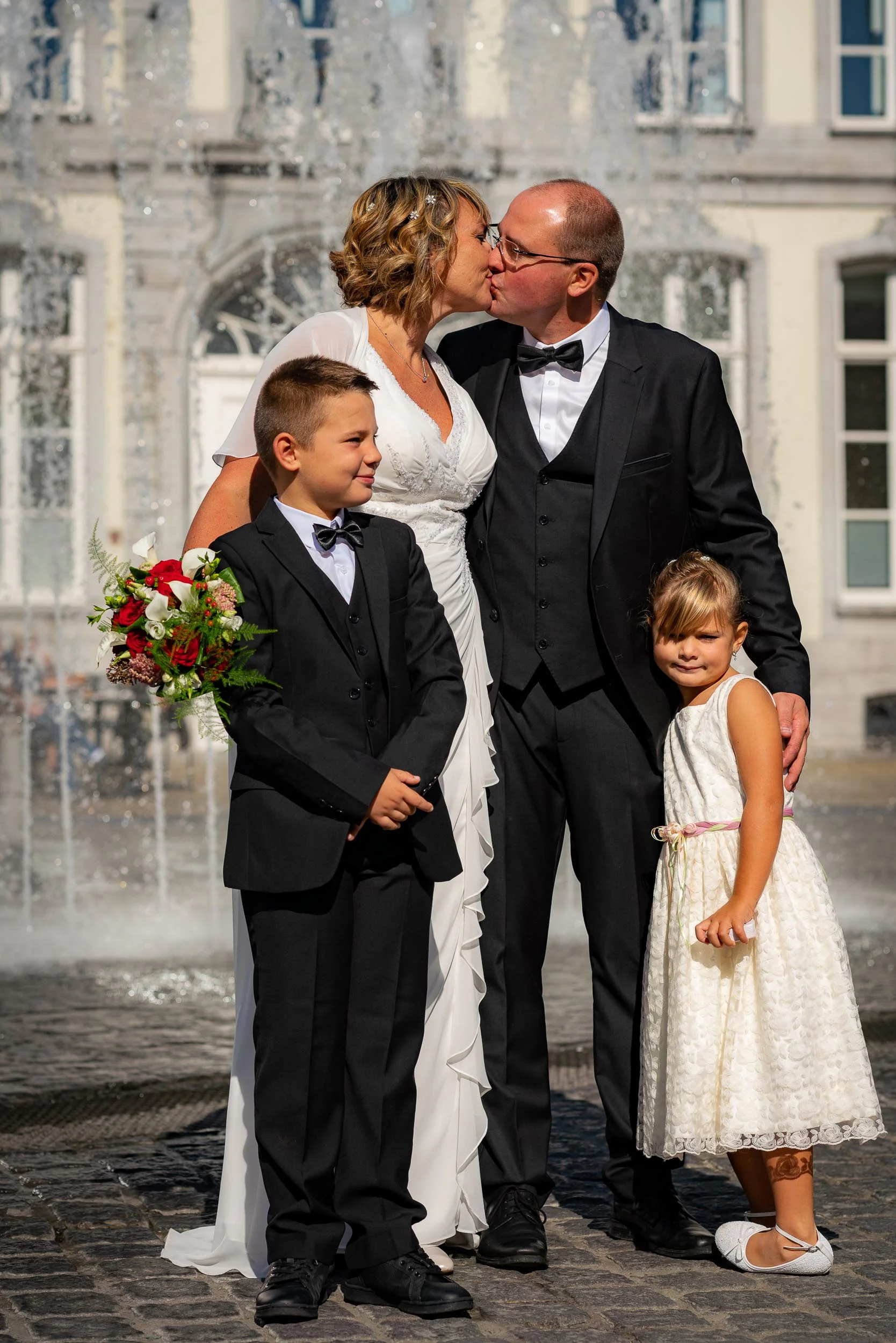 Happy wedding near Brussels directed by an event photographer