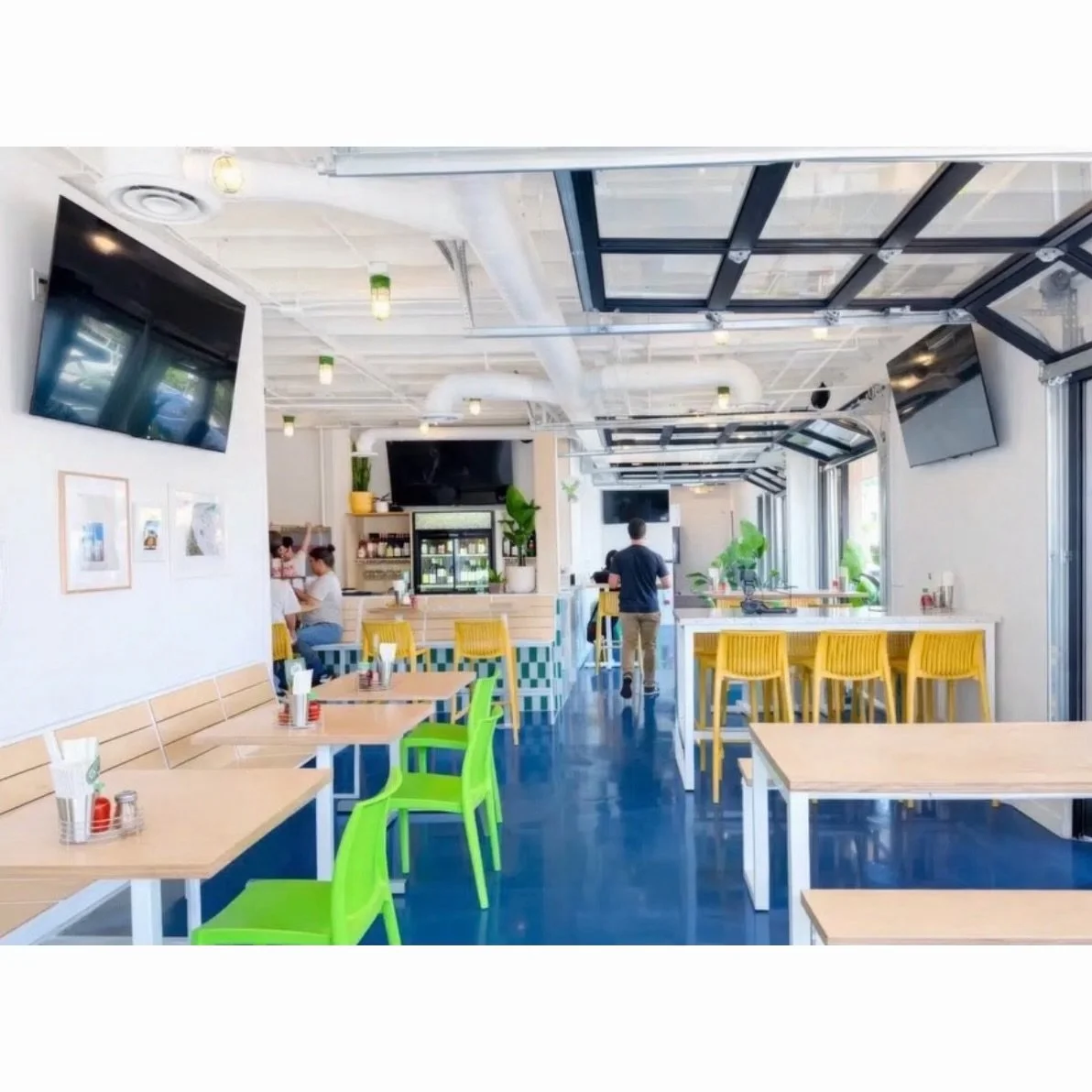 🟩⬜️🟩⬜️🟩⬜️🟩⬜️🟩⬜️🟩⬜️🟩
Radness Served Daily @annaspizzajoint 🍕 
Ohhhh &amp; that furniture looking so fresh too 🤌