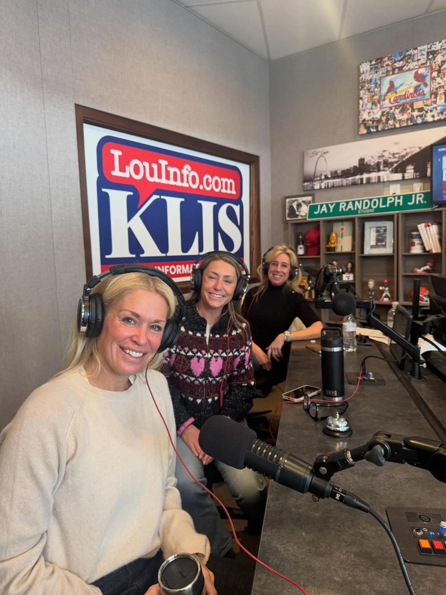 Yesterday we had a FRESH conversation with Caryn Dugan &mdash; aka @stl_veg_girl🥕 

We found out why vegan, heard how Caryn started her amazing business, and left feeling like we just might give veganism a try🌱 

Grab your favorite fruit or veggie 