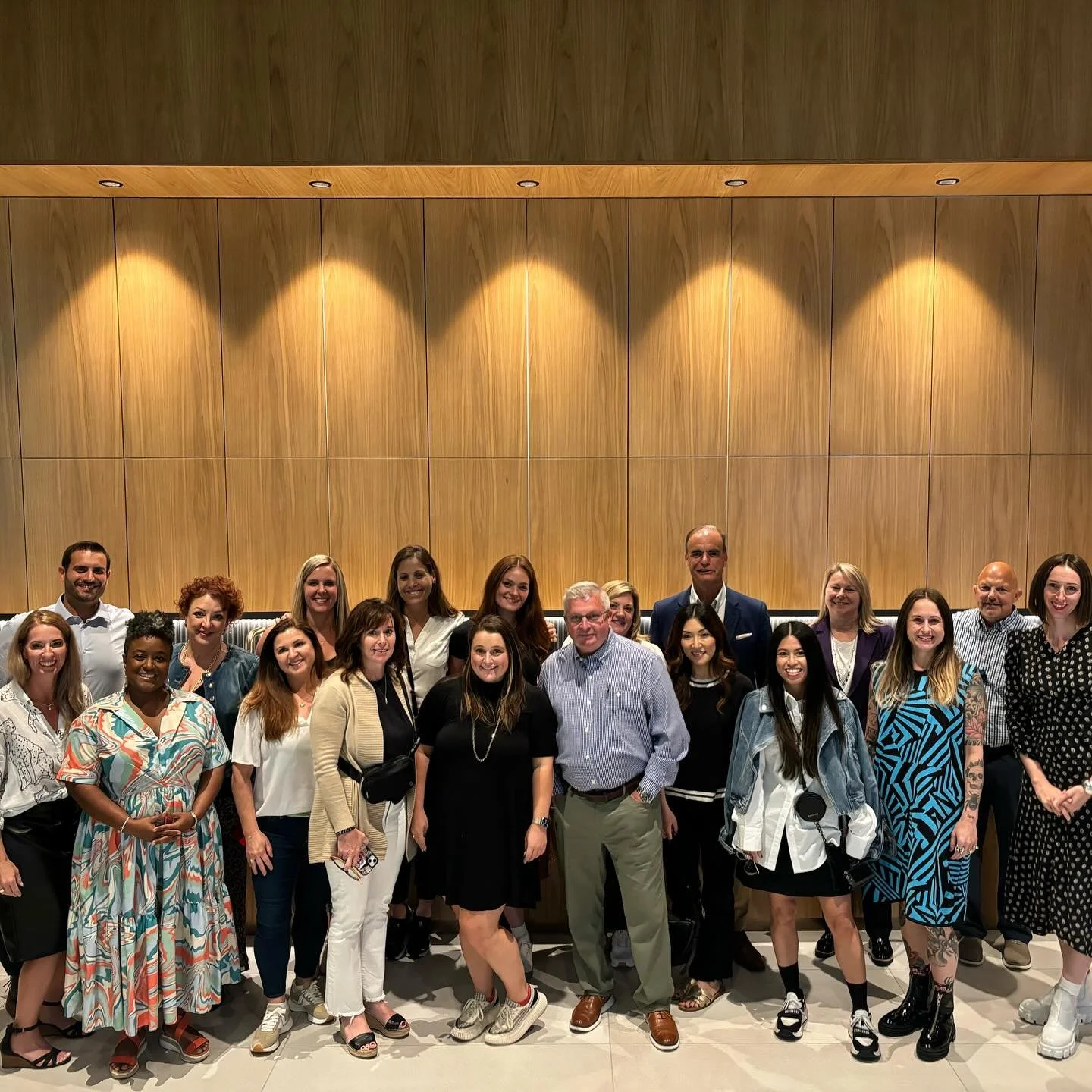 We had the best time taking an awesome group of designers out to see the brand new @brizochicago showroom! If you&rsquo;re ever in the Chicago area, you can find it in the Merchandise Mart ✨🚰🚿🛀