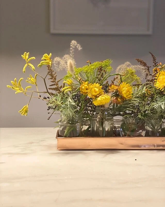 As much as I 🧡brown and orange, Thanksgiving in yellow and green feels just right.💚 Recipe: 
@shopterrain copper tray, 
glass jars from our fav yogurts and fig spread @dalmatia_spreads
@ouibyyoplait 
Botanical: 
Dried Astible from yard
Yellow kanga