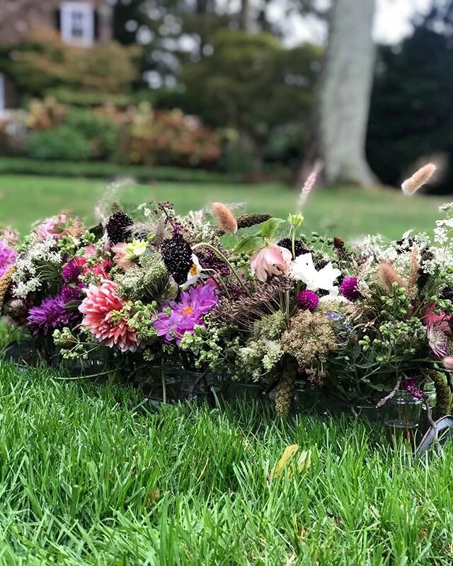Everything but the kitchen sink... floral leftovers.
Bits and pieces from today&rsquo;s workshop with a fun and determined group of floral enthusiasts. All of whom foraged in the misty rain, and created beautiful designs. 🌸🌸🌸😊Feeling grateful for