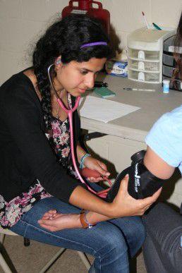 Junior Lee student Nikita Engineer taking patient's vitals.(Photo by Jaclyn De Vries)
