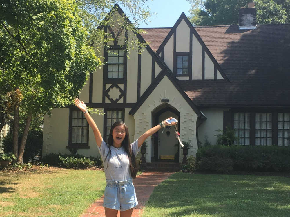 Zoe Hagewood, sightseeing at historic homes in Cleveland. Photo courtesy of Delight Ejiaka.