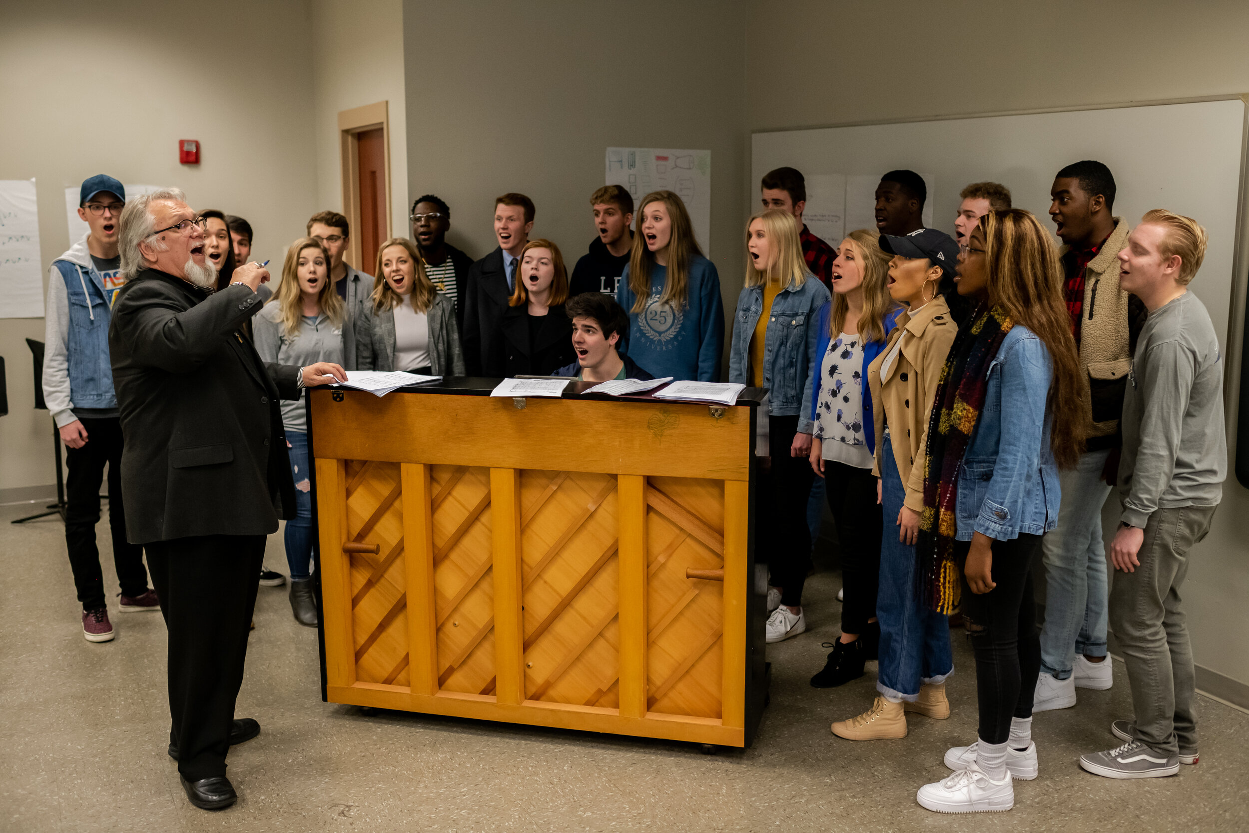 Voices of Lee members balance dedication to school and music — Lee Clarion