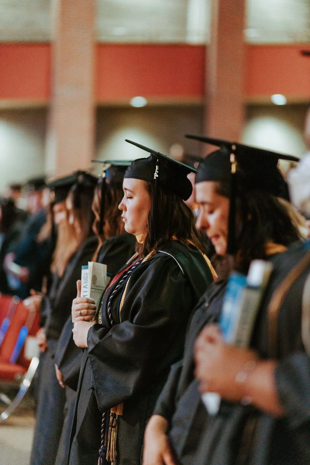 Winter graduation returns to traditional ceremony