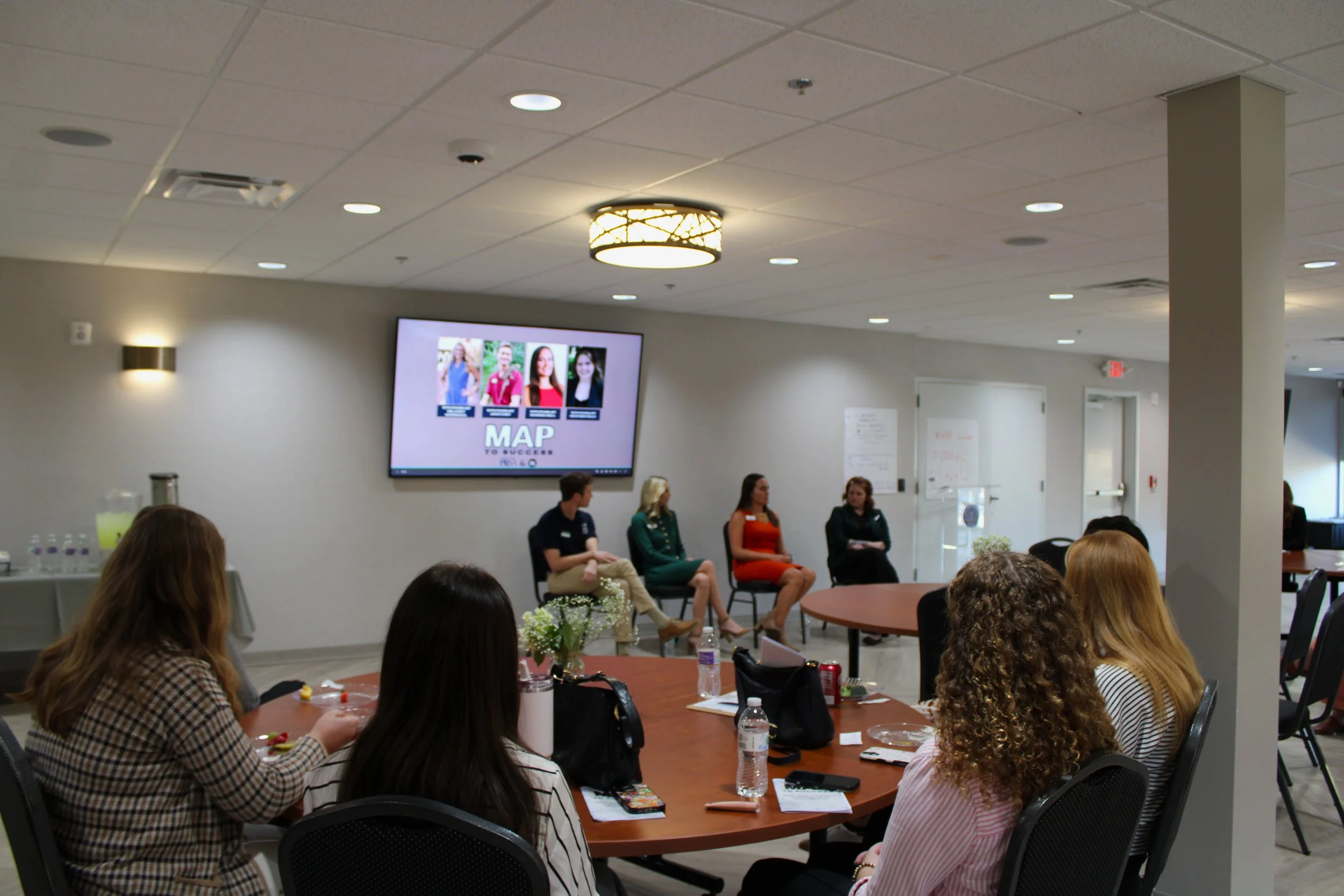 Students Take the Lead in Hosting Communication Professionals