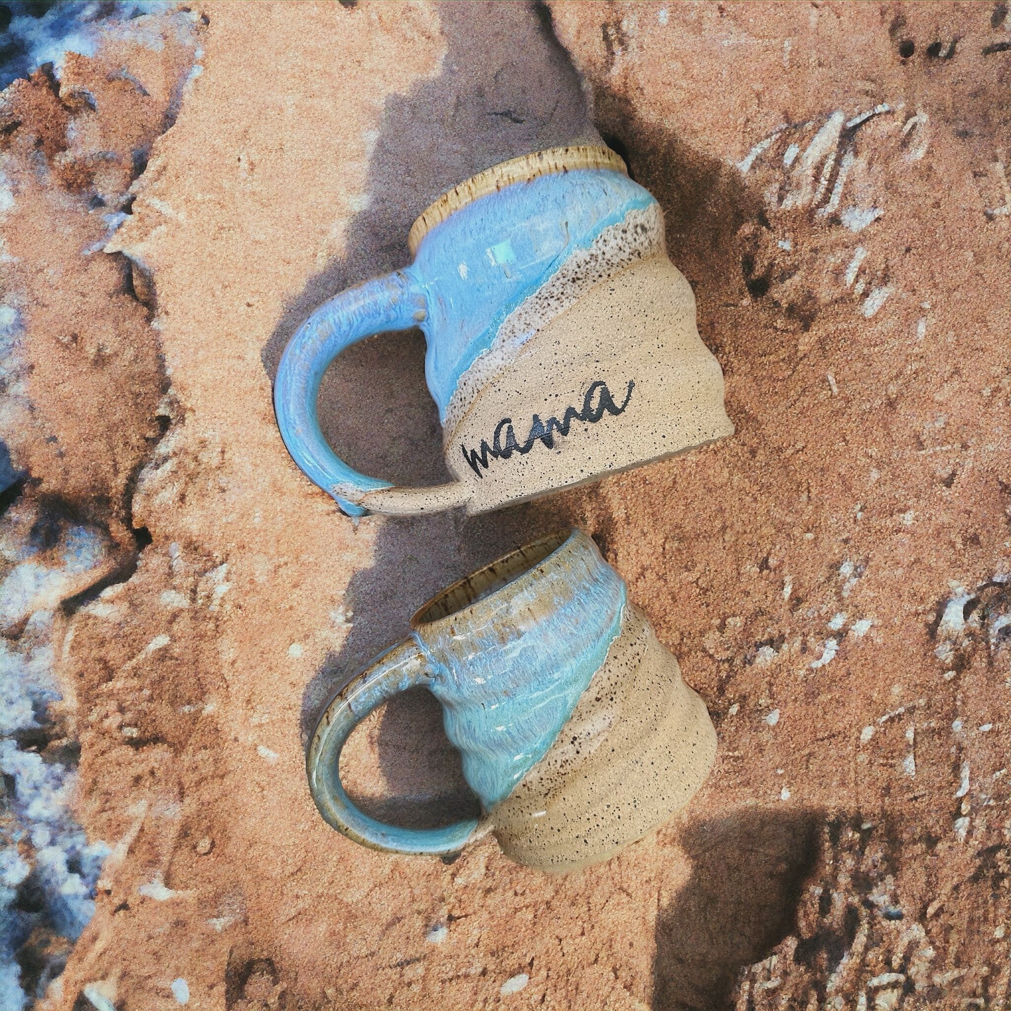 ✨ Celebrating all Mamas this weekend! ✨ 

〰️ This is the Mama and Mini mug set beach style! Perfect for Mama and her little one to have matching mugs 💕 🏝️