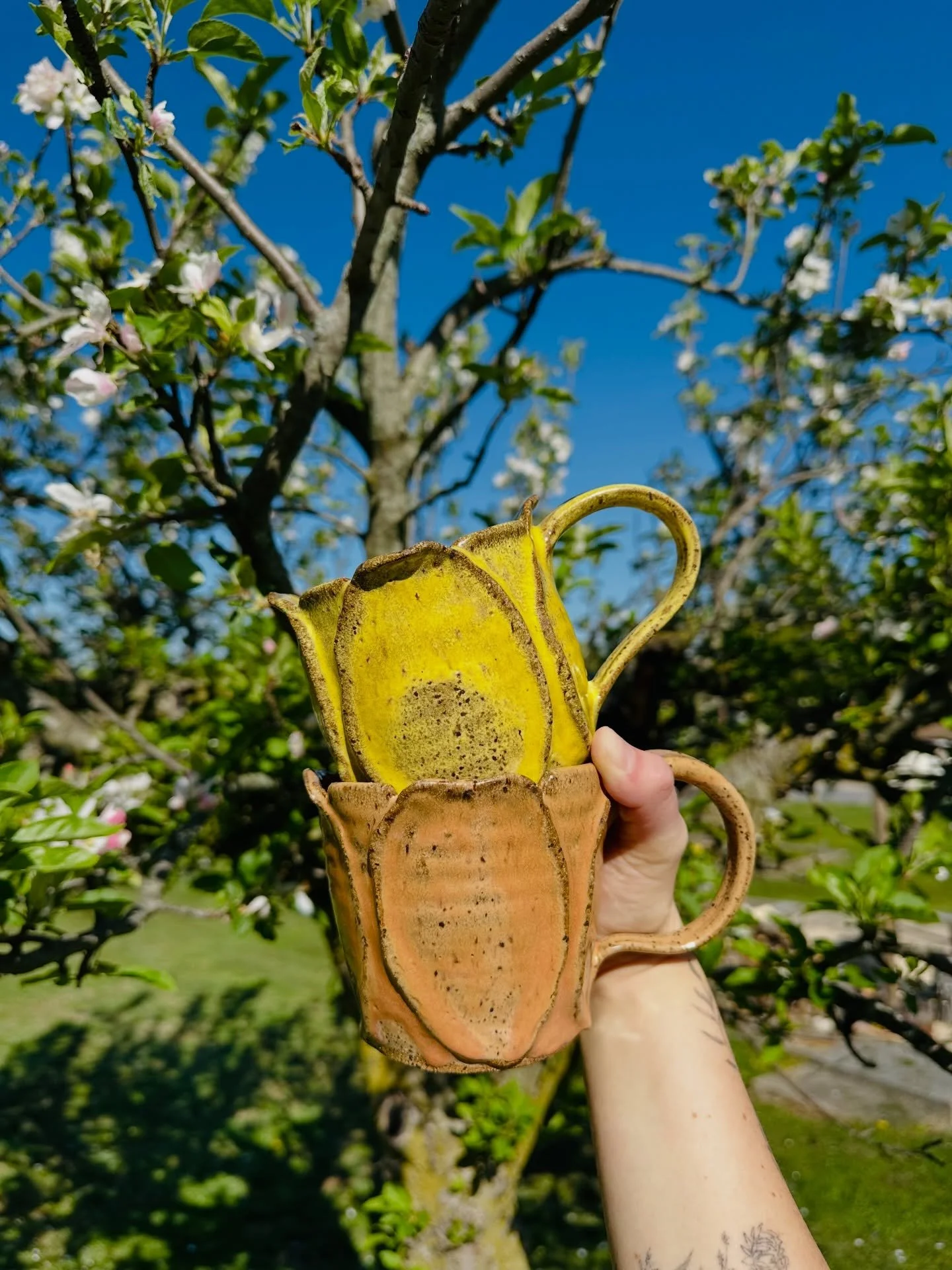 ✨🌼 Blooming Flower Mugs 🌷✨ 

Coming to Spring Gray Apple Market this weekend May 2 &amp; 3 8-5p ☀️ 

@grayapplemarket