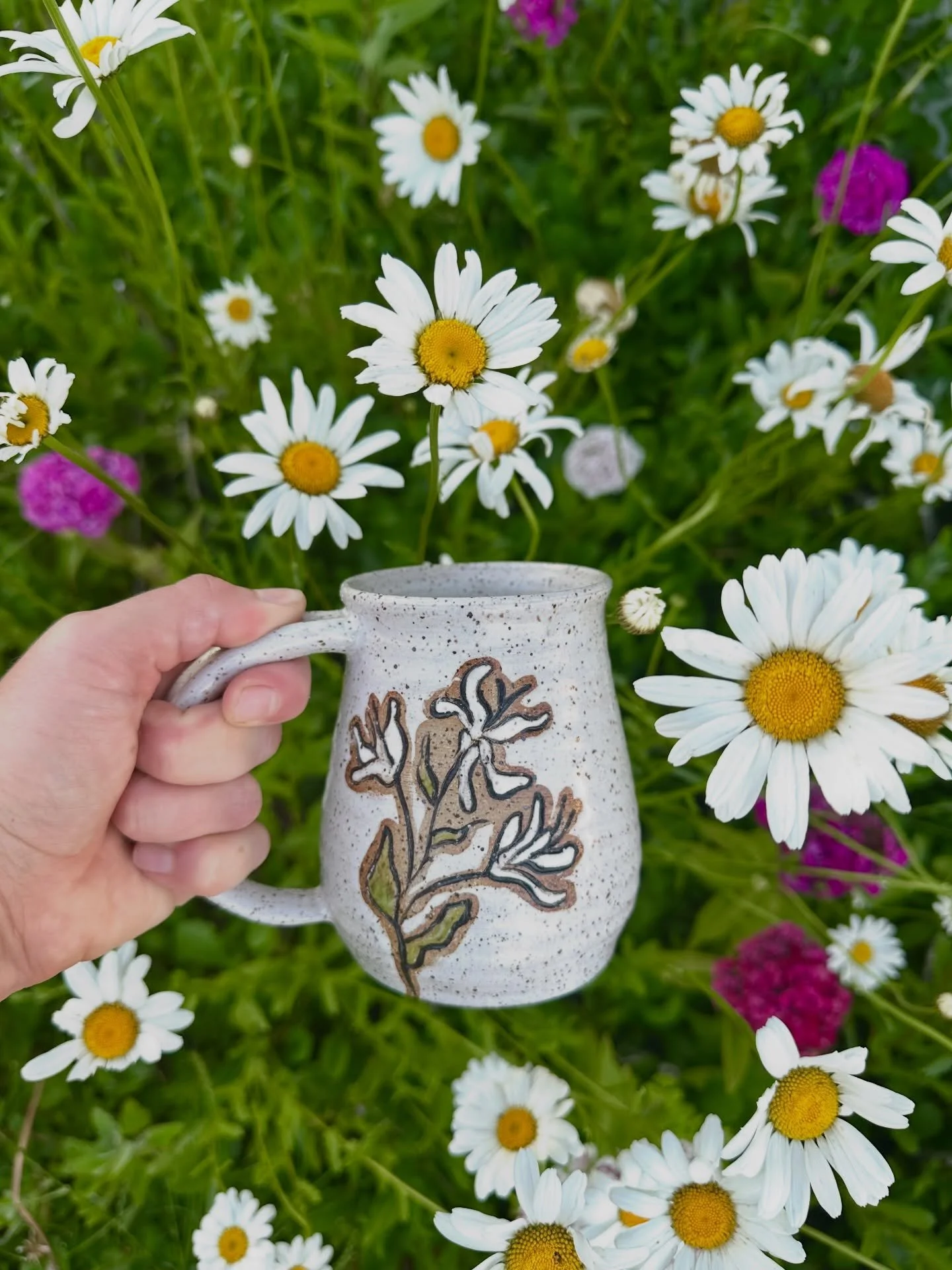 ☀️ Happy June ☀️ 

My wild flower patch blooming is my favorite sign that summer is here! 🌼 

✨ Honeysuckle &amp; Rose June birth flower mugs are now available online! ✨

#birthflowerart #birthflowermug #honeysuckle