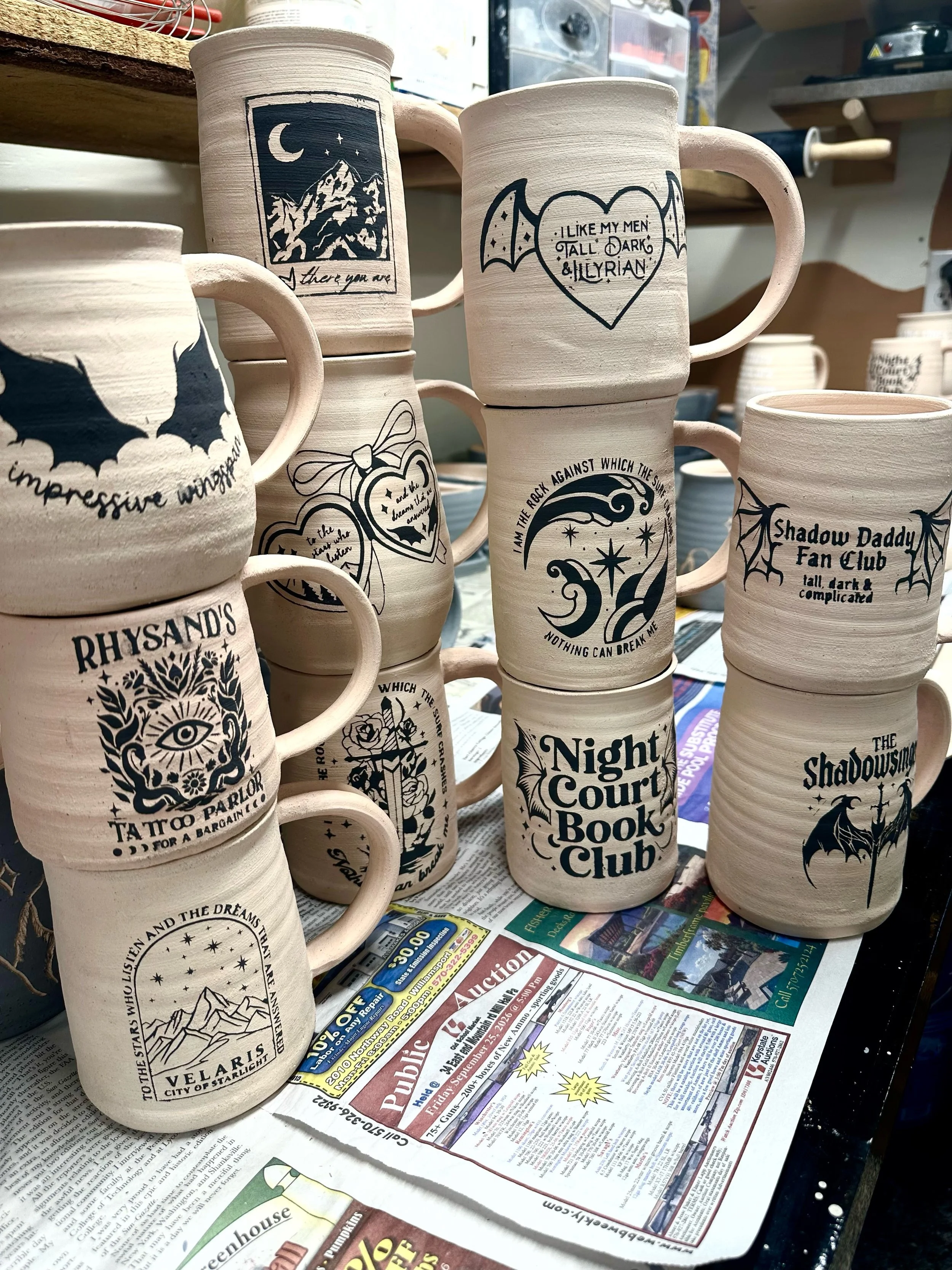 What my work bench looks like today 😏

🦇🗡️⛰️🌙✨ 

ACOTAR inspired collection COMING SOON ✨

#acotarfanart #acotar #acotarmug #nightcourtaesthetic