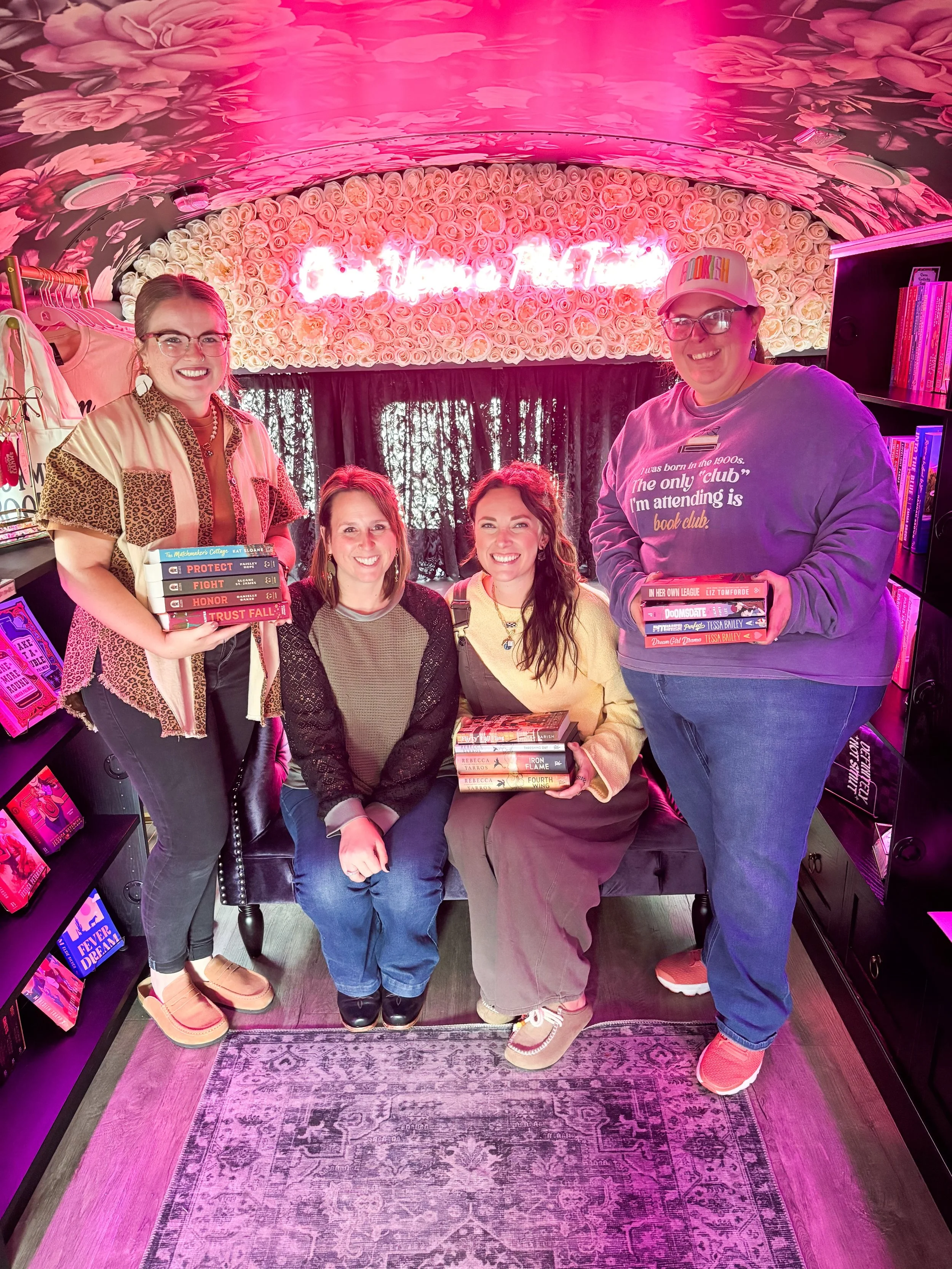 Cool girls have cool jobs and even cooler friends ❤️   The @onyxandivoryhandmade herd has once again filled my heart this weekend!  Books &amp; Brunch was SO MUCH FUN with all you gals! Thank you all so much for coming out and yapping about books ove