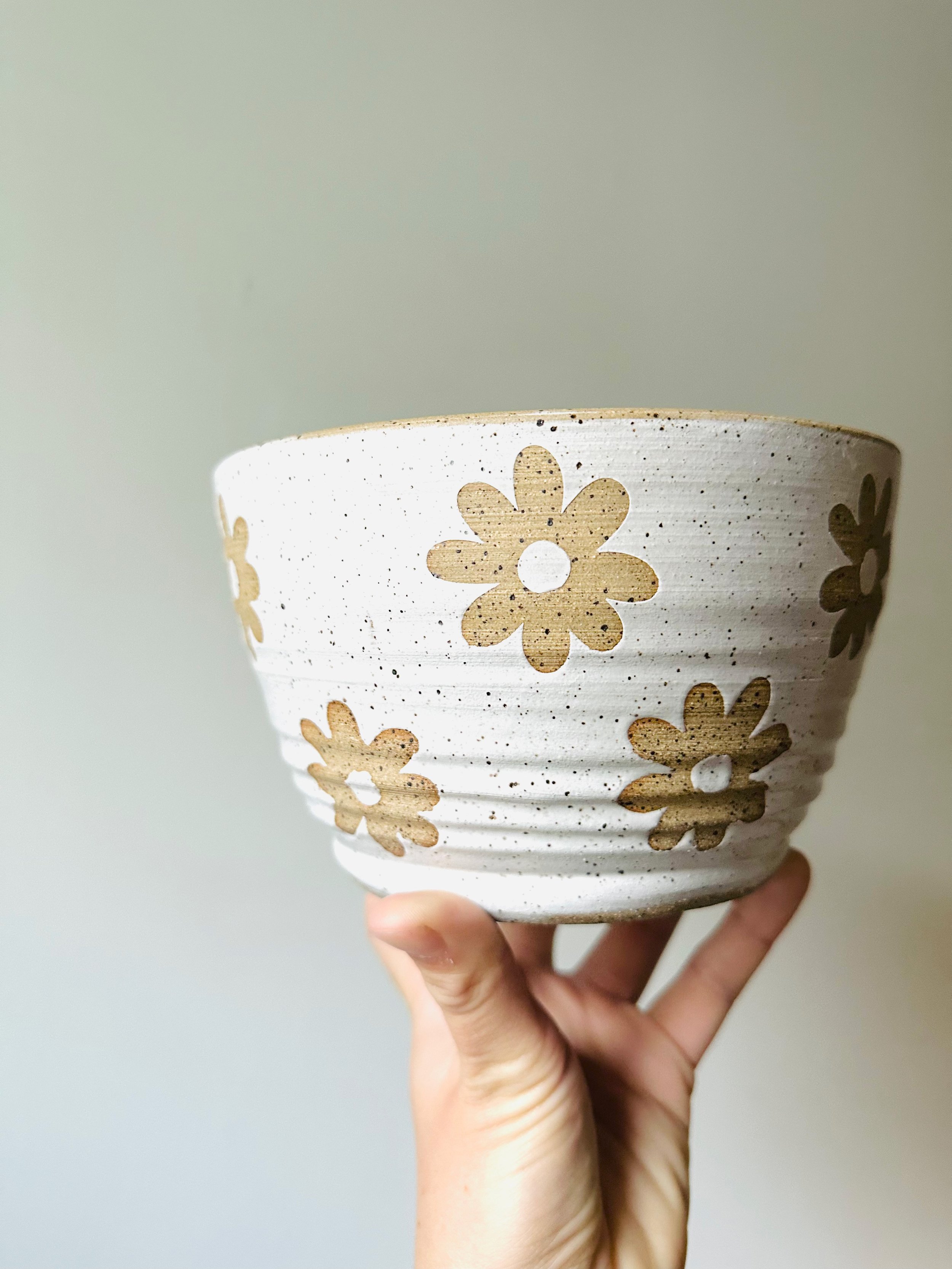 Front-View-of-White-Speckled-Daisy-Bowl.jpg