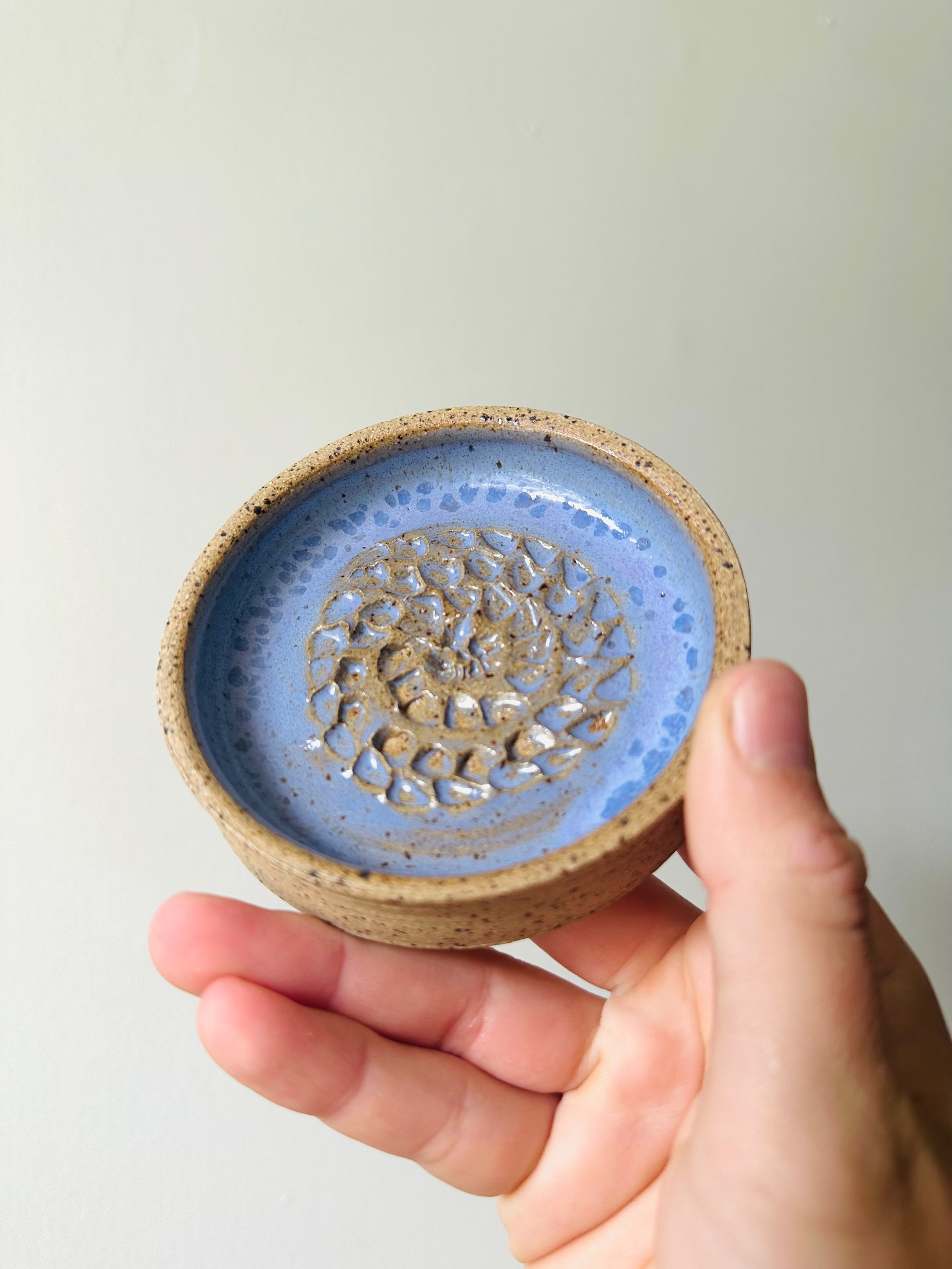 Periwinkle-Herb-Grater-Ceramic.jpg