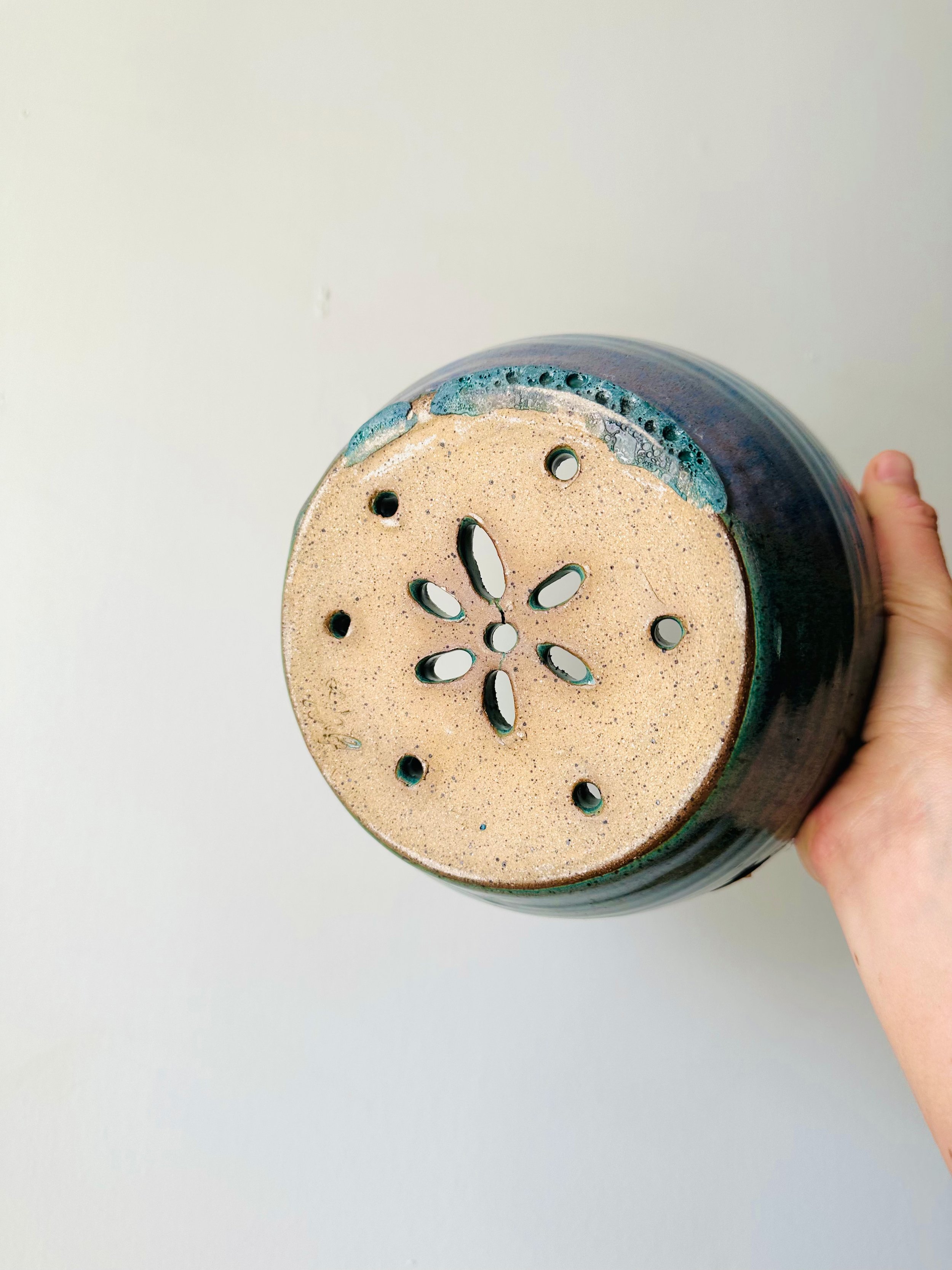 Bottom-View-of-Blue-Green-Flower-Strainer-Bowl.jpg