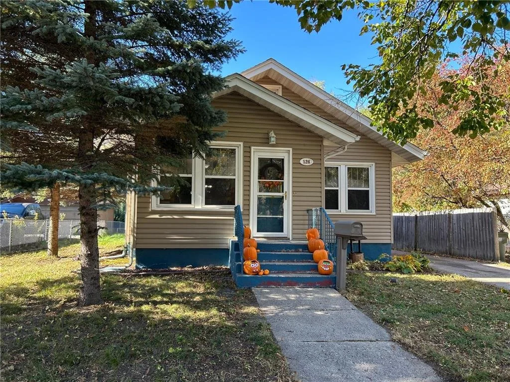 Hutchinson, MN 55350 - $213,900