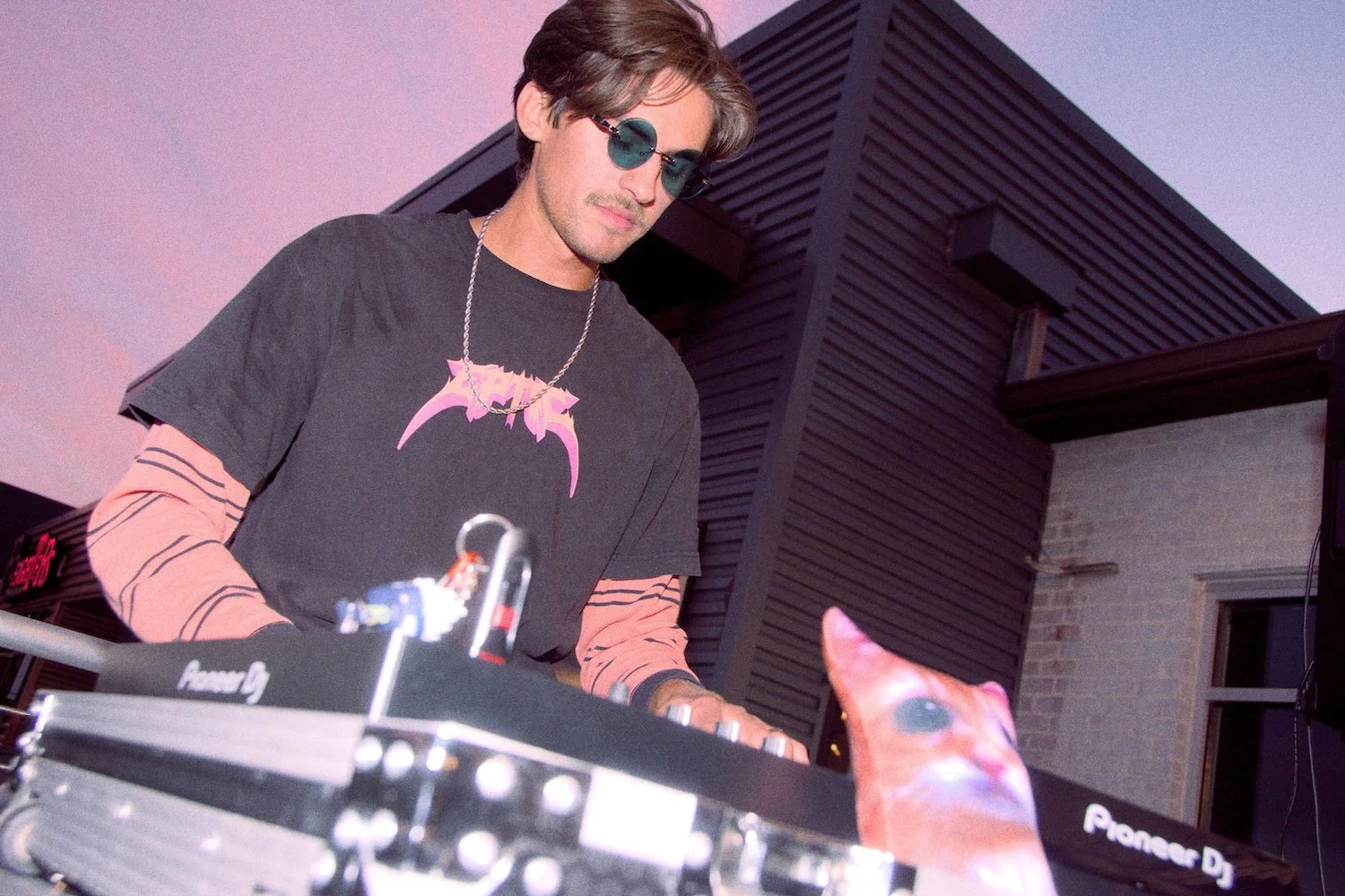 rave5.jpg