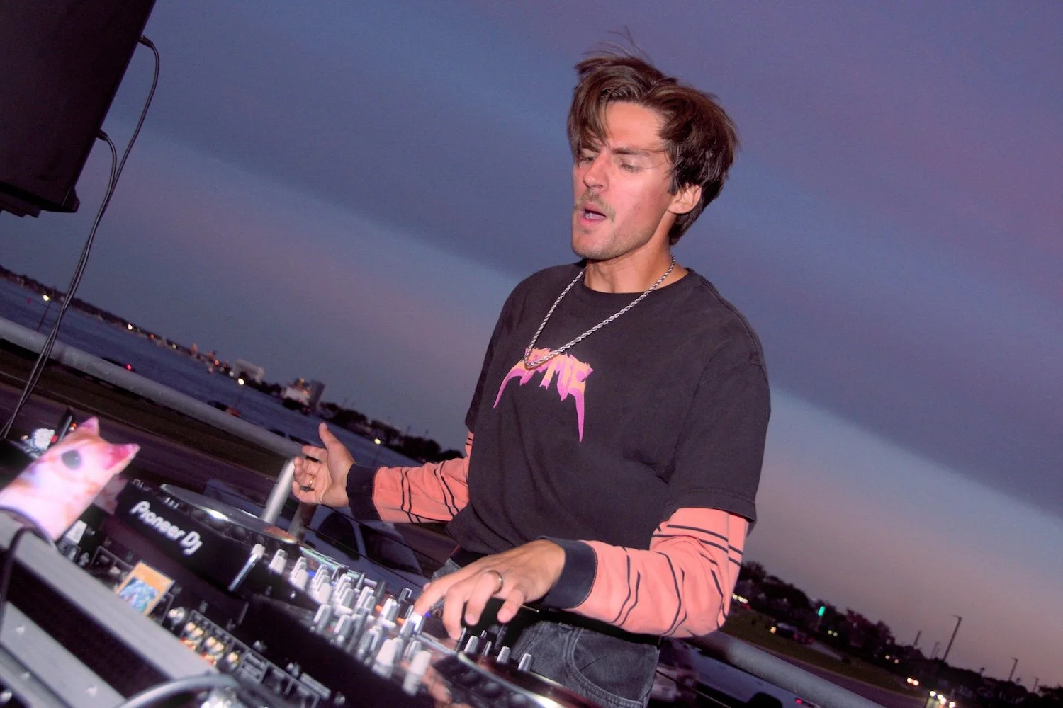 rave7.jpg