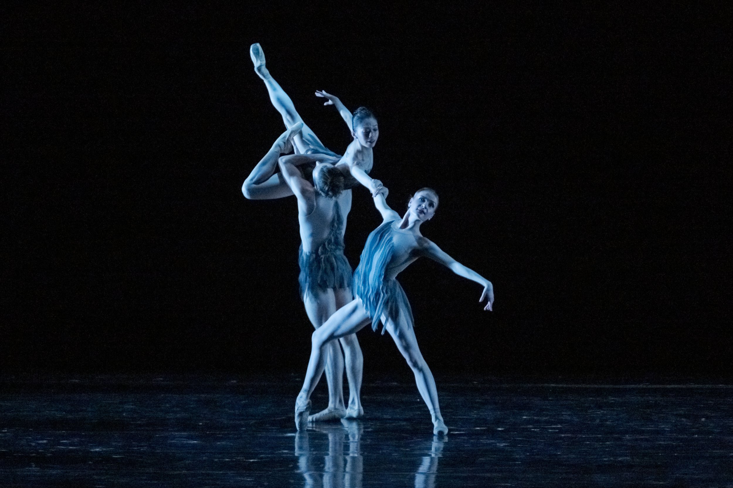  Hannah Galway, Tirion Law and Noah Parets in Skyward. Photo by Karolina Kuras, courtesy of The National Ballet of Canada. 