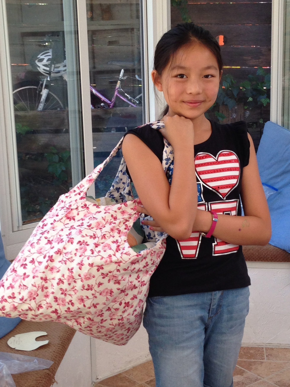  6th grader bag – to hold all her letter pillows from yesterday :o). 