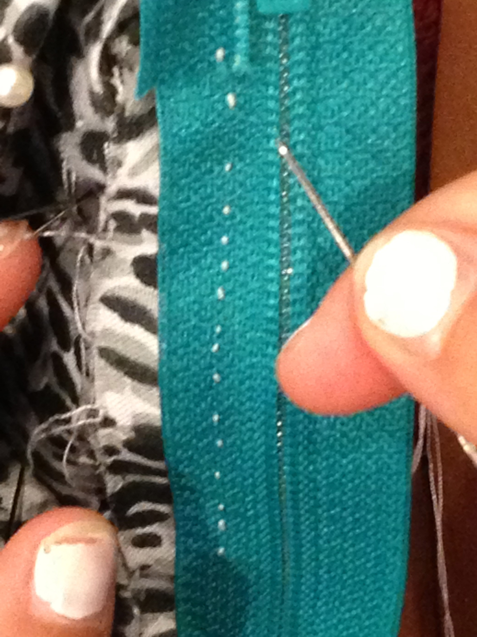  Perfect small stitches on the zipper. 