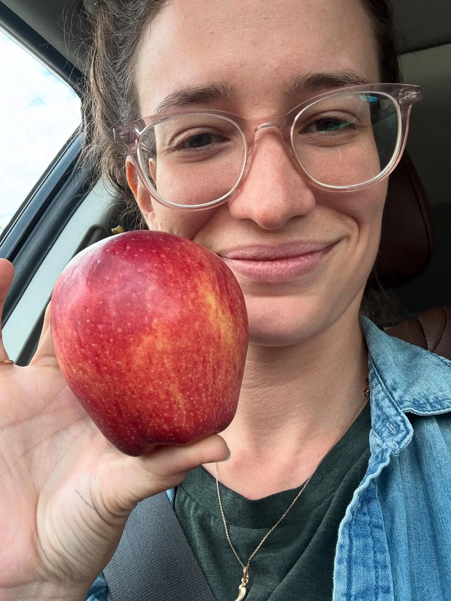 This is not just an Apple

This is my first ever &ldquo;teacher&rsquo;s apple!!&rdquo; 🍎 

Gifted by a 4 year old boy with an eye for hospitality 

#slp #educator #slplife #preschool #apple #teacher #applesforteachers