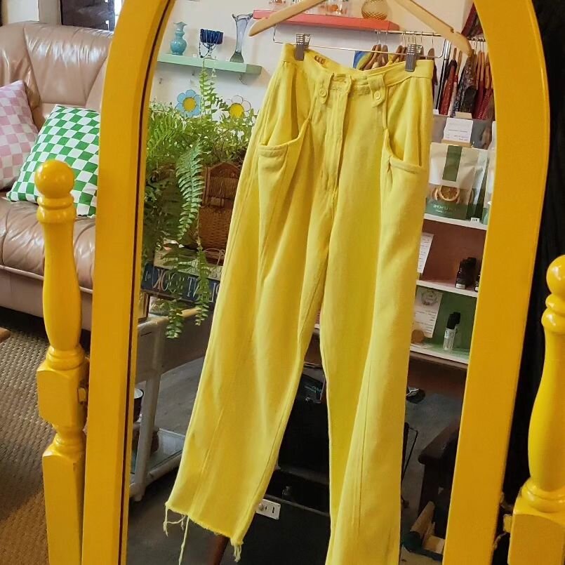 Bula! Cheeky, but Guru's away again - this time, a tropical Fijian island for a wedding. We'll be on the hunt for second hand stores, cause that's what we live for! These yellow jeans came from Vancouver, who knows what we'll find next for you!!