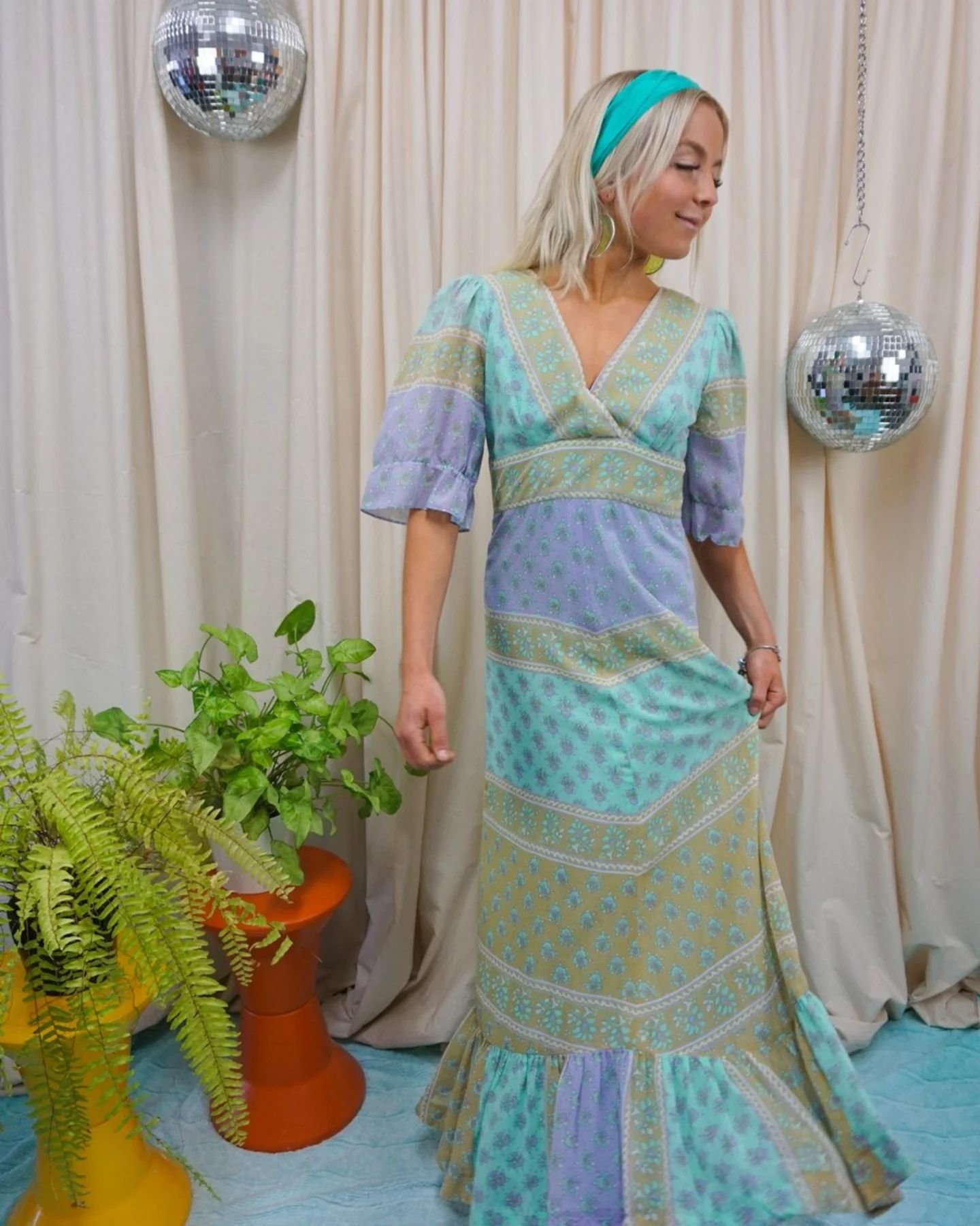 Another week, another lap around the sun, another long weekend ahead of us! We're rocking the online sale of 33% off on vintage/recycled clothing 'til midnight Monday so make the most of it honey's! 🤑

We've got some fun events coming up, the @orewa