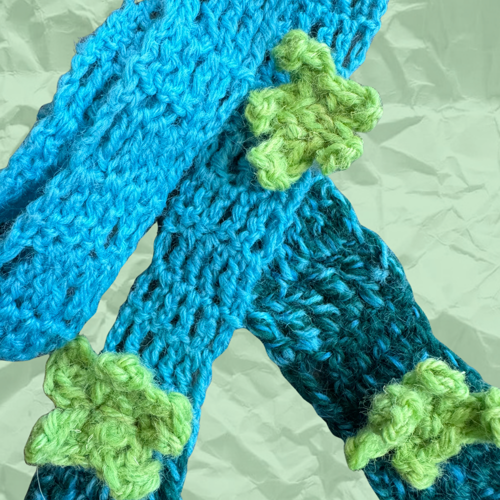 Skinny blue flower scarf d.png