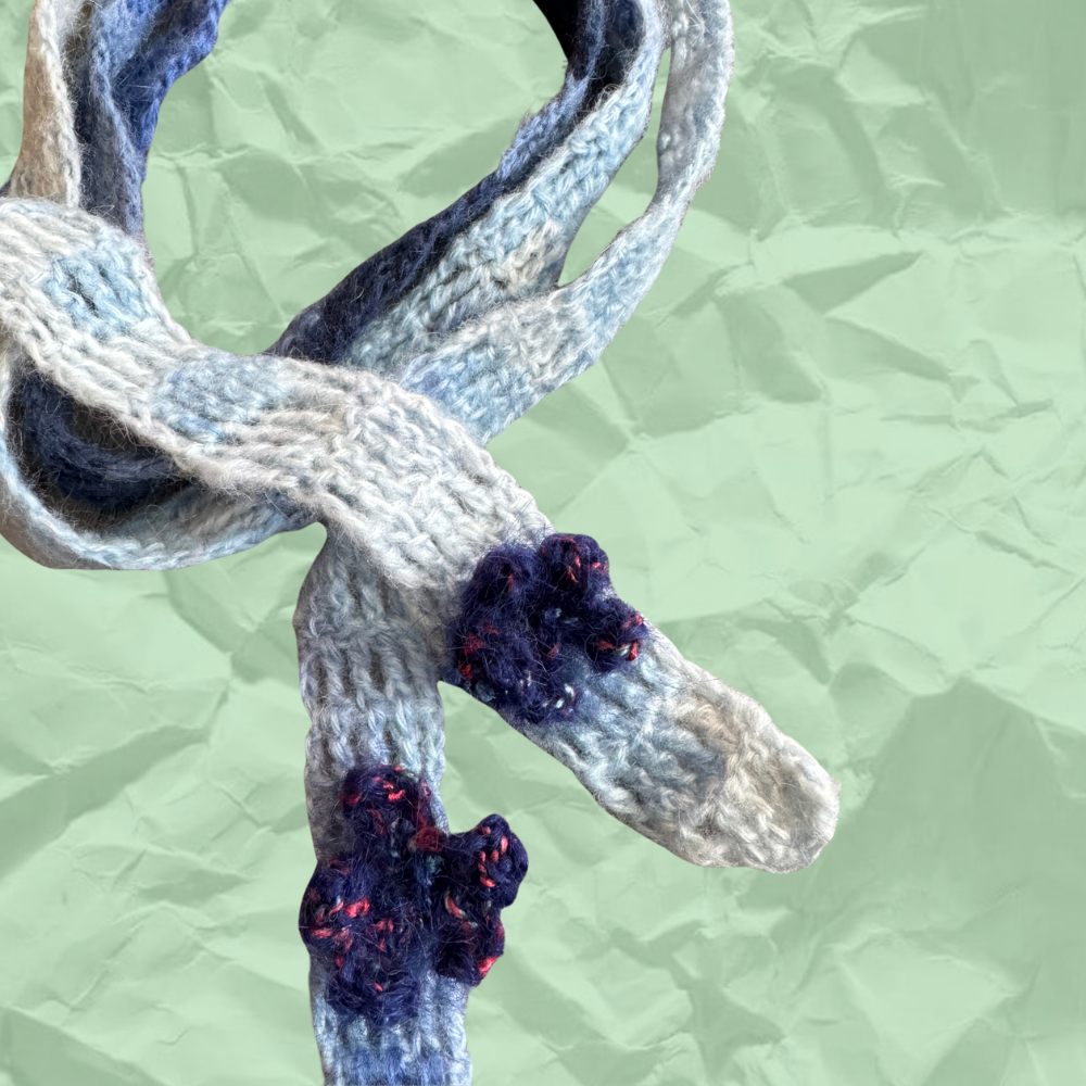 Skinny blue & white scarf d.png