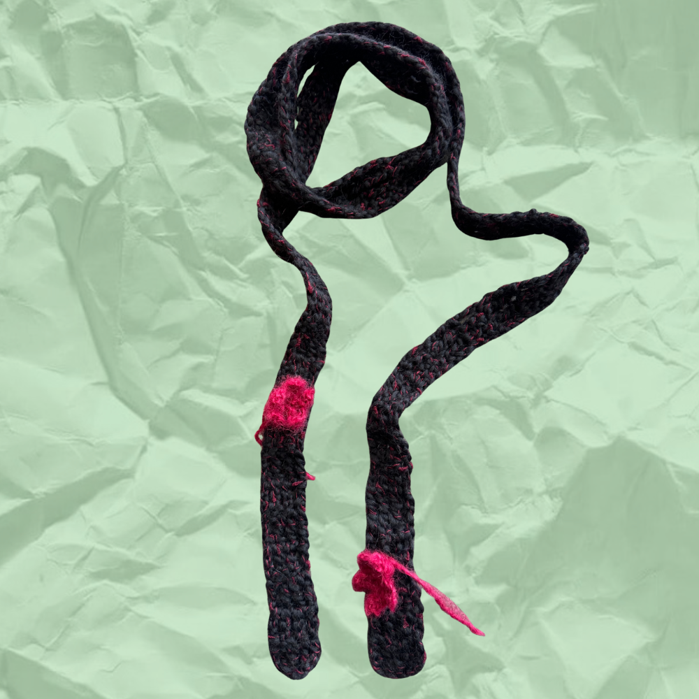 Skinny black & red scarf.png