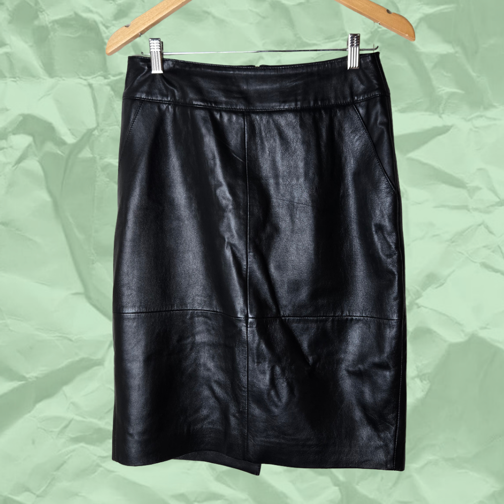 Leather skirt f.png