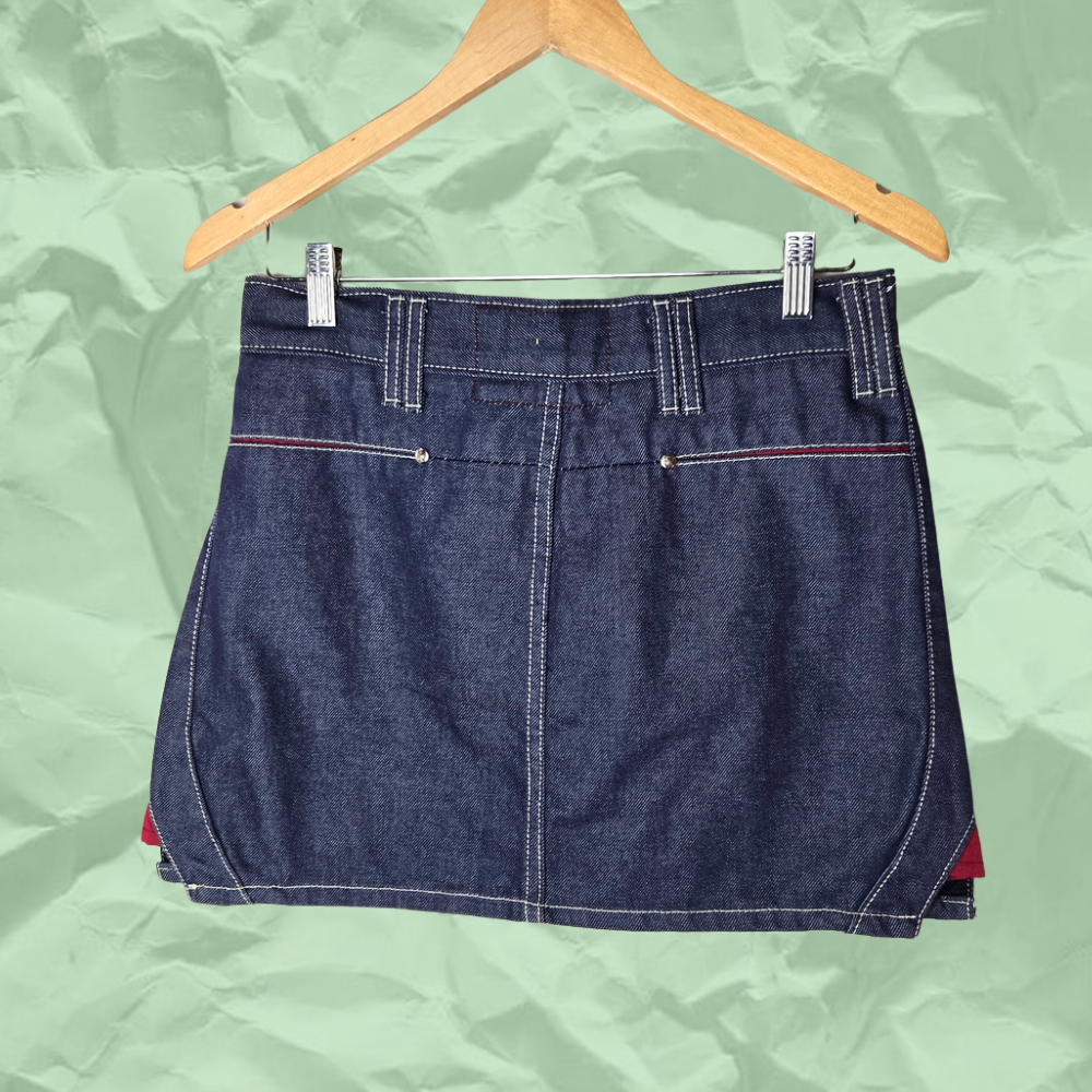 levi's mini b.png