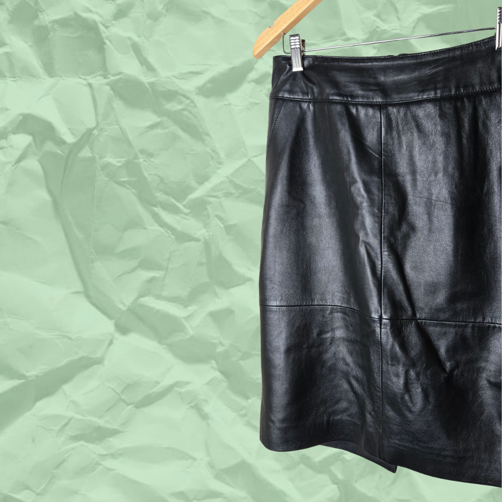 Leather skirt d.png