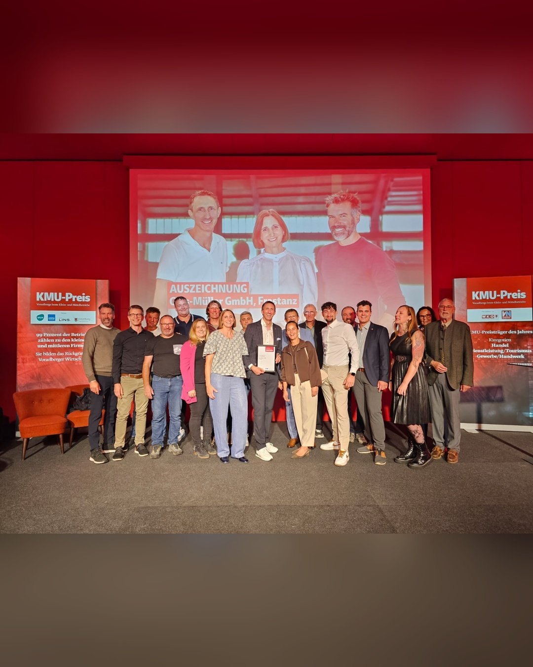 Ausgezeichnet beim VN KMU-Preis 2026! 🏆

Der vergangene Donnerstag war ein Abend, auf den wir unglaublich stolz sind und der uns noch lange begleiten wird. Denn dieser Preis w&uuml;rdigt nicht nur das Heute, sondern 138 Jahre Glas-M&uuml;ller.

Seit