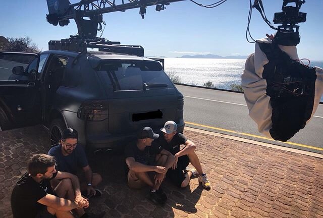 Waiting for the lock down 🎥🇿🇦
@bandoriginale @gabsbandoriginale @simonfavier @frankschlotterbeck 
#motocraneultra #motocranefamily #setlife #porschecayenneturbos #chasecar #armcar #gearporn #griprigs #filmmaking #cinematography #shotoverg1 #redcam