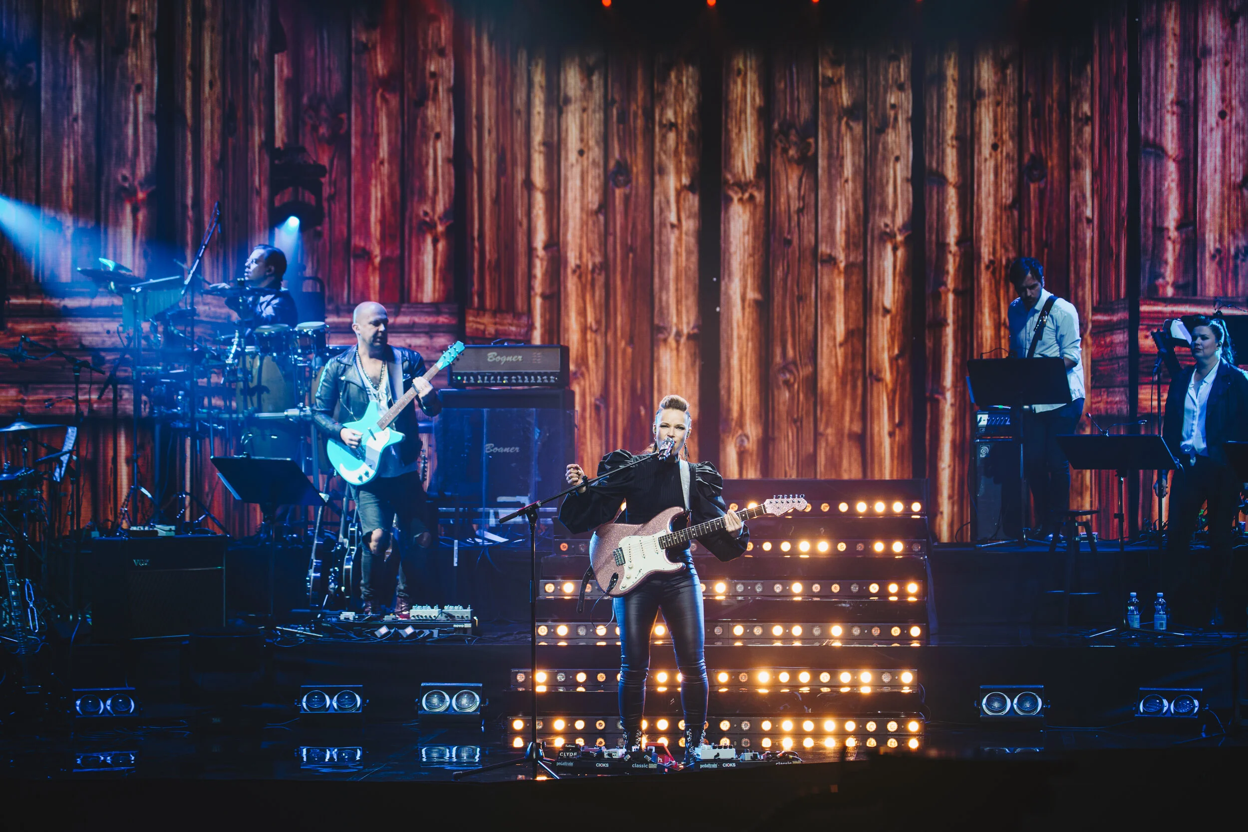 ERJA LYYTINEN AS A VISITING JUDGE IN TÄHDET TÄHDET TV-SHOW 