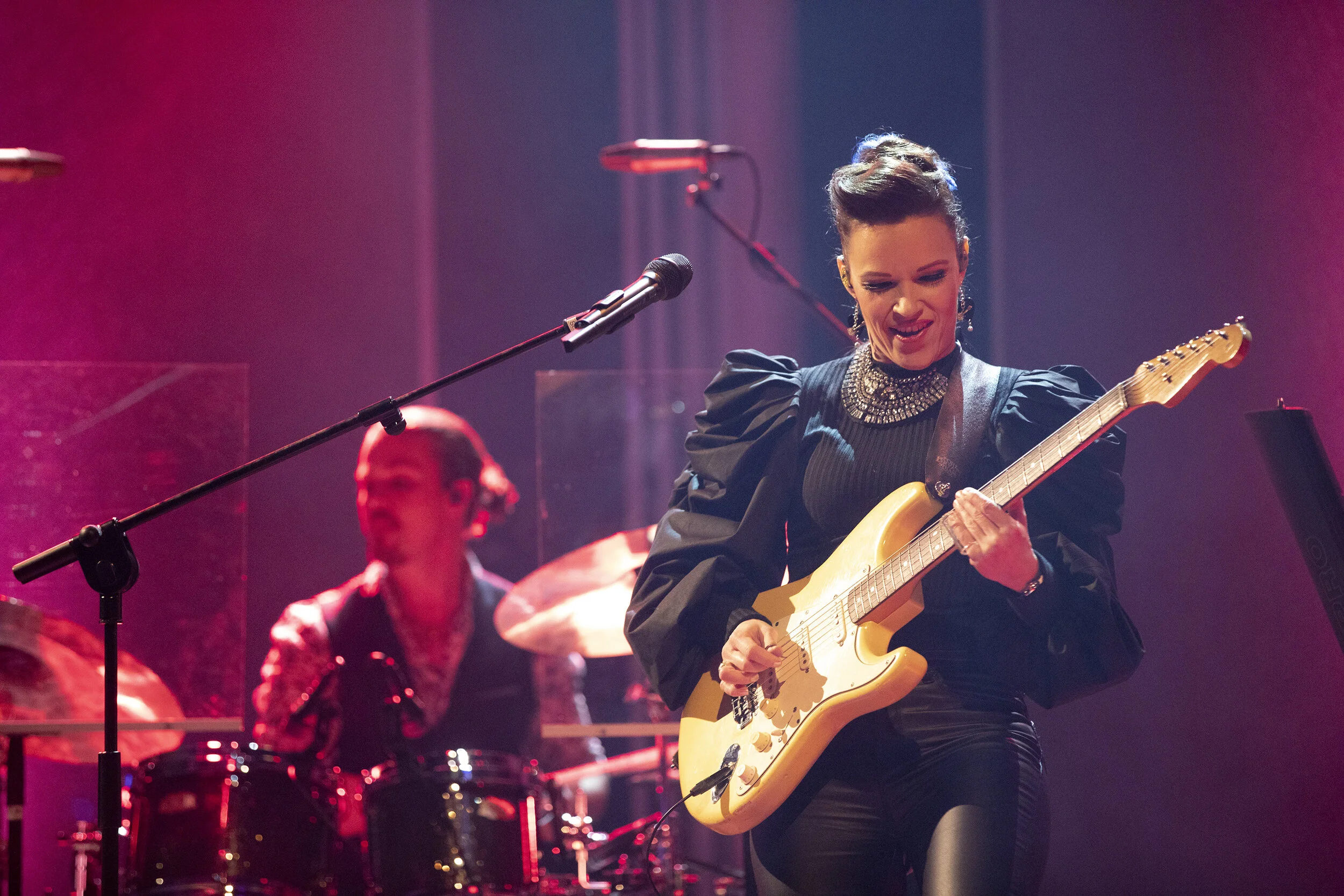 ERJA LYYTINEN PLAYING IN FINNISH INDEPENDENCE DAY TV-SHOW