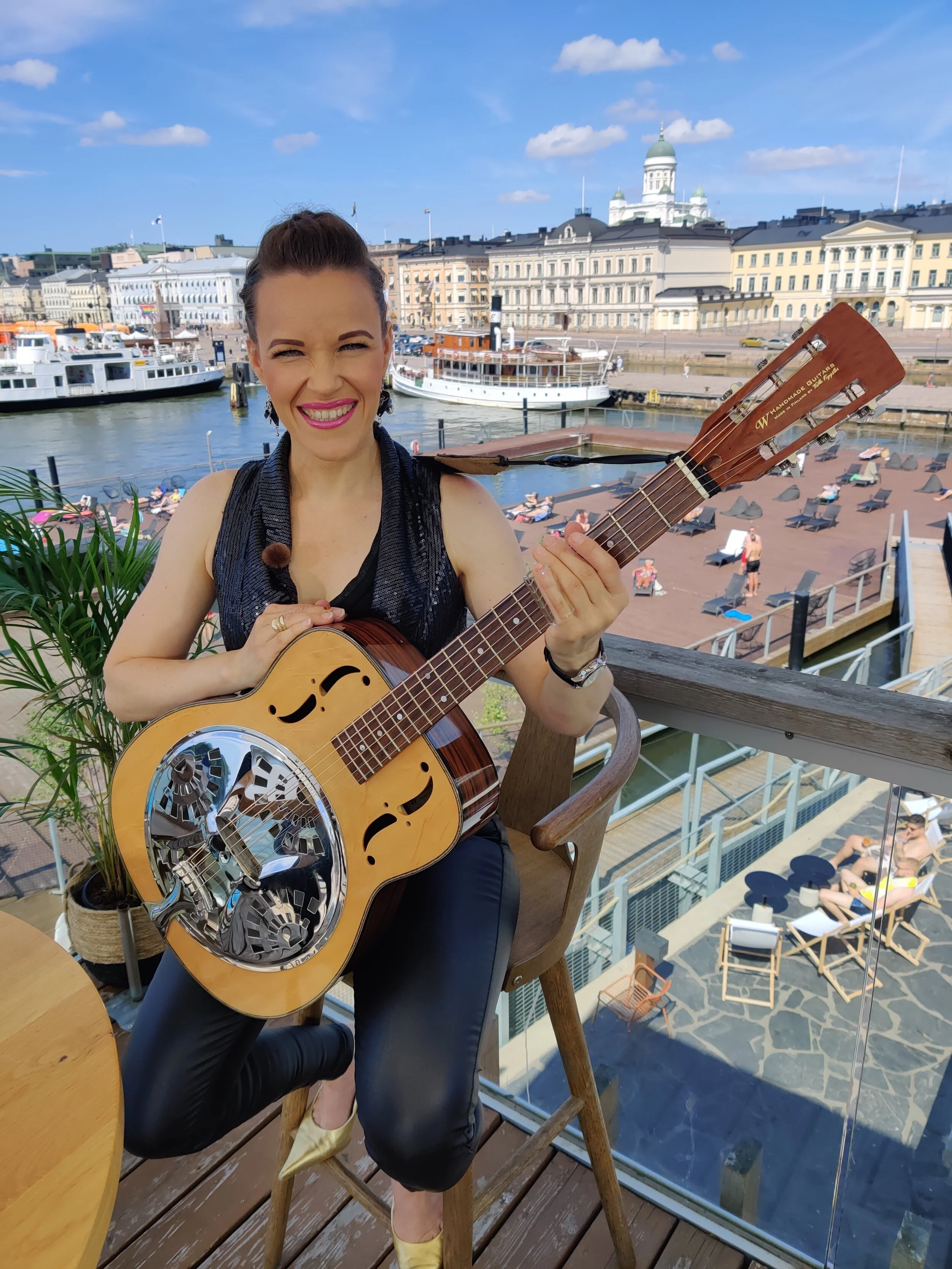 Erja on MTV3 show "Kesäterassilla"